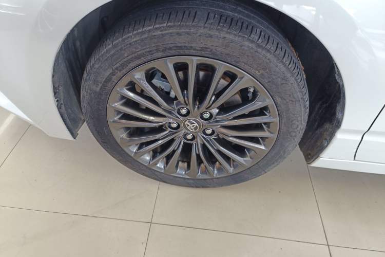 Used Toyota Avalon 2019 2.0L XLE Premium Edition China VI Left Front Wheel Hub