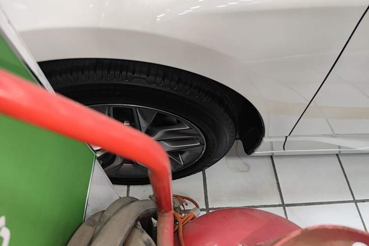 Used Toyota Avalon 2019 2.0L Ambition Edition China VI Left Front Wheel Hub