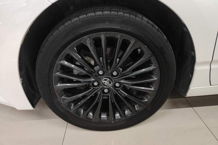 Used Toyota Avalon 2019 2.0L XLE Premium Edition China VI Left Front Wheel Hub