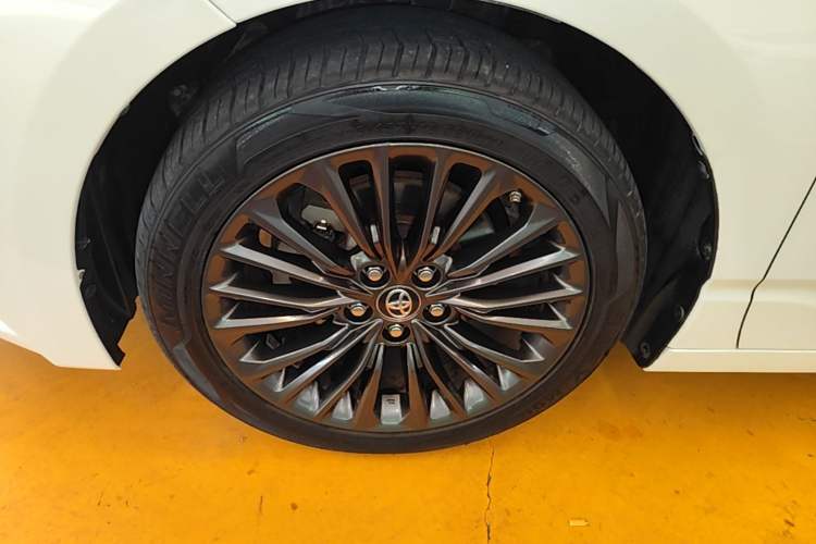 Used Toyota Avalon 2019 2.5L Touring Premium Version China VI Standard Left Front Wheel Hub