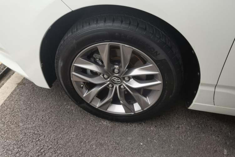 Used Toyota Avalon 2019 2.0L Ambition Edition China VI Left Front Wheel Hub