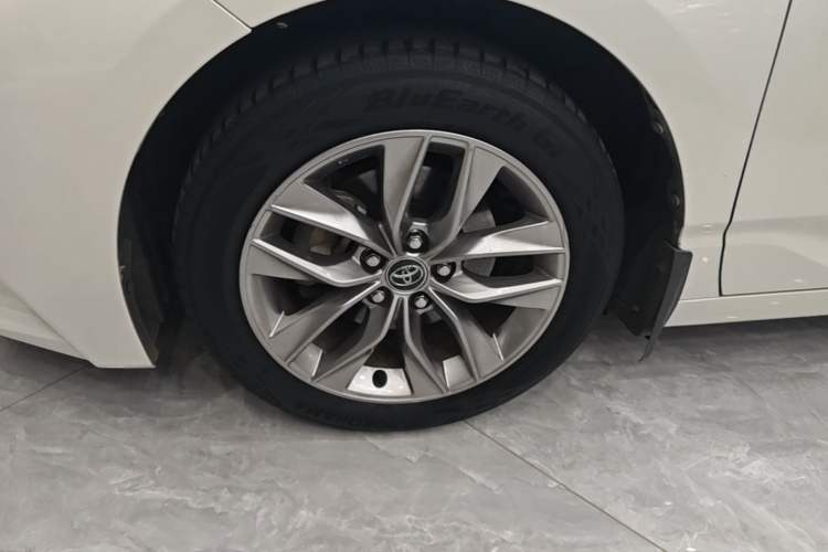 Used Toyota Avalon 2019 2.5L Ambition Version China VI Standard Left Front Wheel Hub
