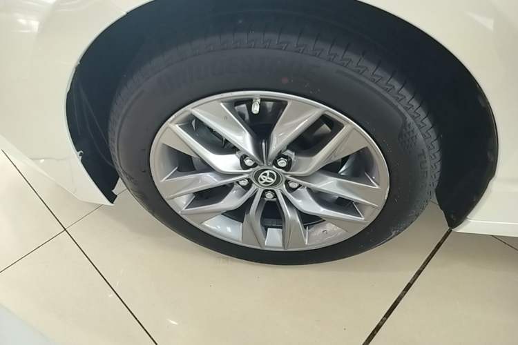 Used Toyota Avalon 2019 2.0L Ambition Edition China VI Left Front Wheel Hub