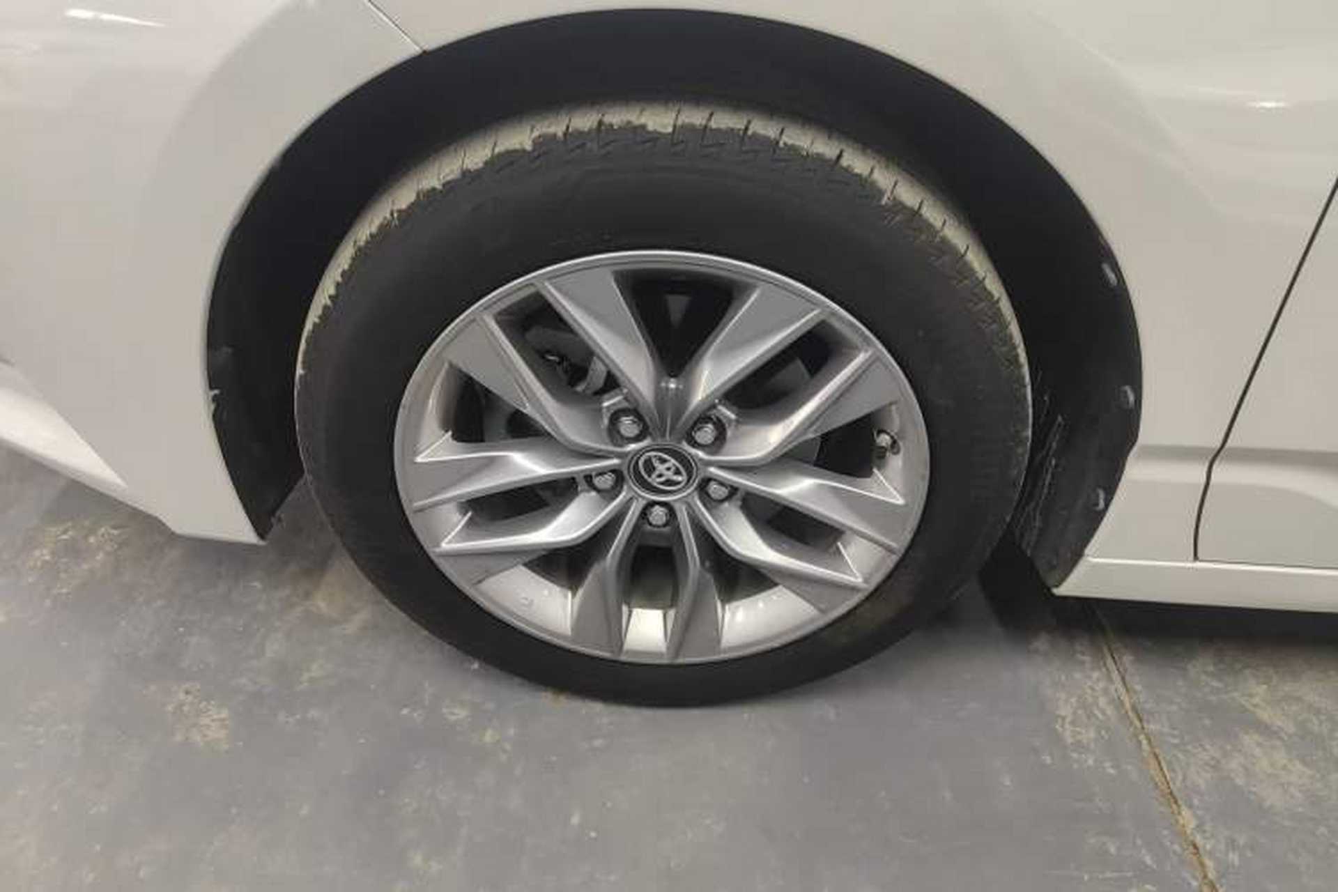 Used Toyota Avalon 2019 2.0L Ambition Edition China VI Left Front Wheel Hub