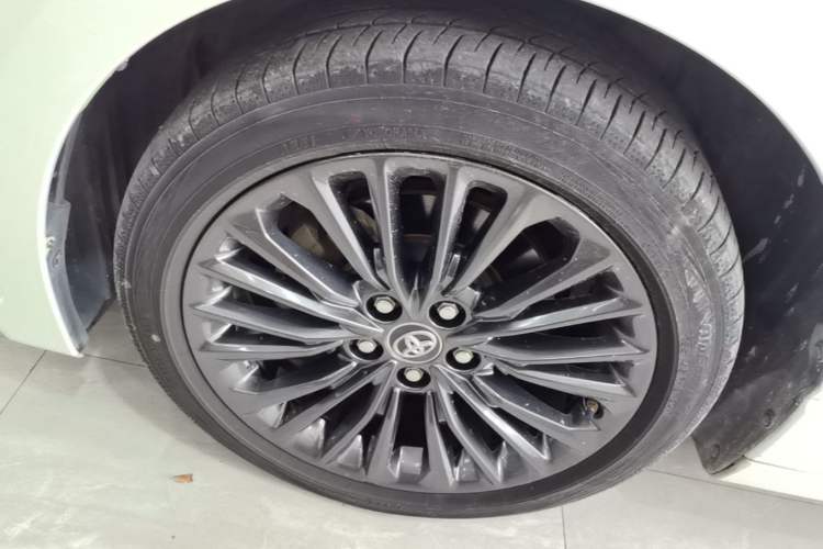 Used Toyota Avalon 2019 2.5L Touring Premium Version China VI Standard Left Front Wheel Hub