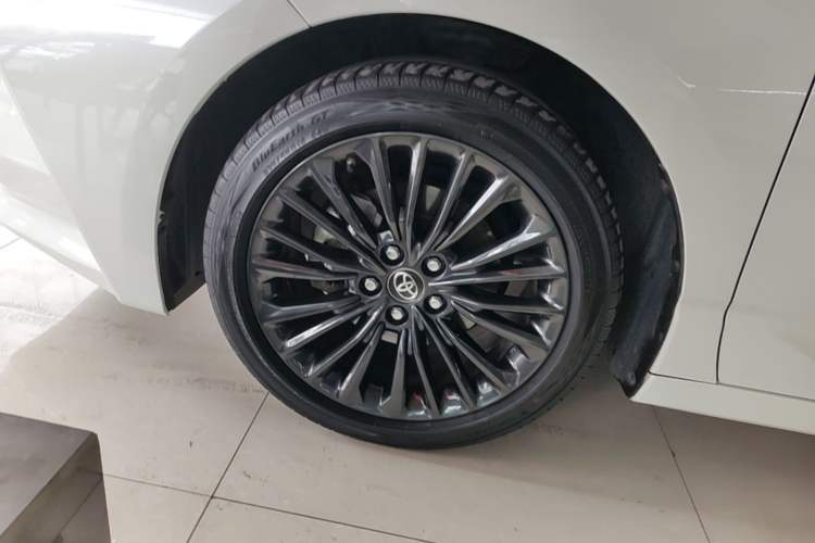 Used Toyota Avalon 2019 2.5L Touring Premium Version China VI Standard Left Front Wheel Hub