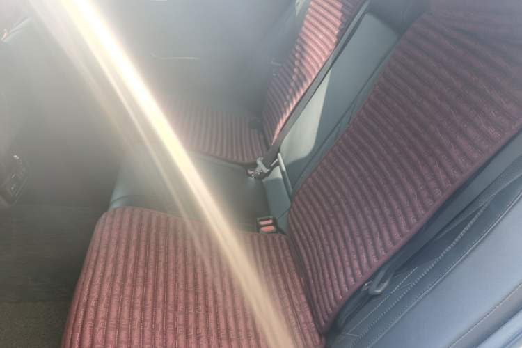 Used Toyota Avalon 2019 Dual-Engine 2.5L XLE Prestige Version China VI Standard Left Rear Seat