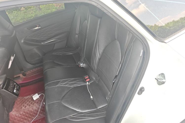 Used Toyota Avalon 2019 Dual-Engine 2.5L XLE Prestige Version China VI Standard Left Rear Seat