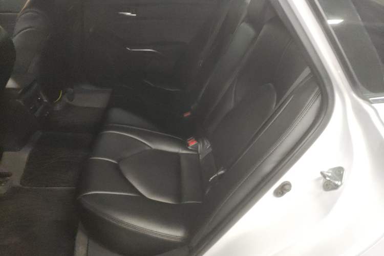 Used Toyota Avalon 2019 2.0L Ambition Edition China VI Left Rear Seat