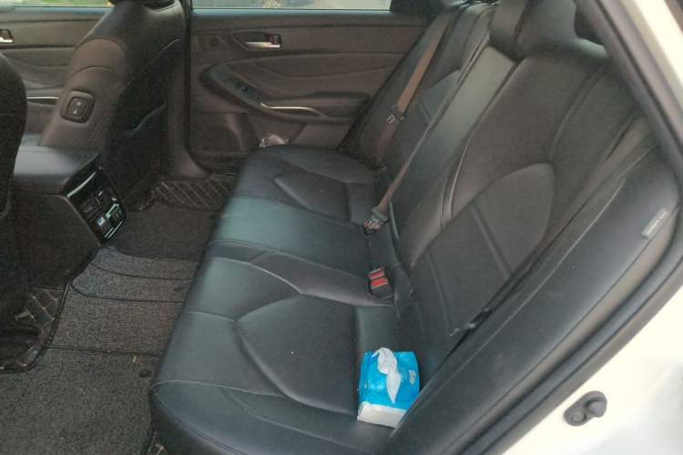 Used Toyota Avalon 2019 2.0L XLE Premium Edition China VI Left Rear Seat