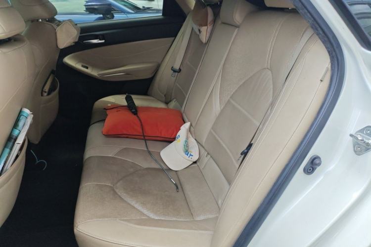 Used Toyota Avalon 2019 2.0L XLE Premium Edition China VI Left Rear Seat