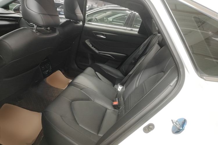 Used Toyota Avalon 2019 2.0L XLE Premium Edition China VI Left Rear Seat