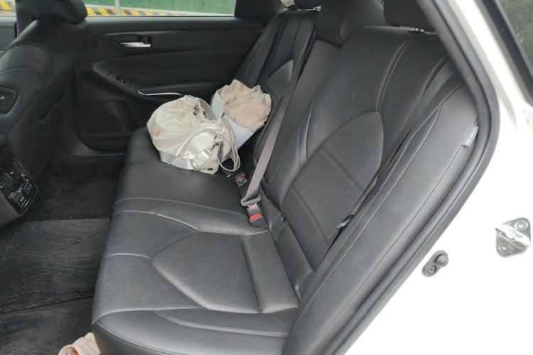 Used Toyota Avalon 2019 2.0L XLE Premium Edition China VI Left Rear Seat