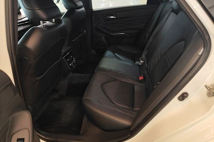 Used Toyota Avalon 2019 2.5L Touring Premium Version China VI Standard Left Rear Seat
