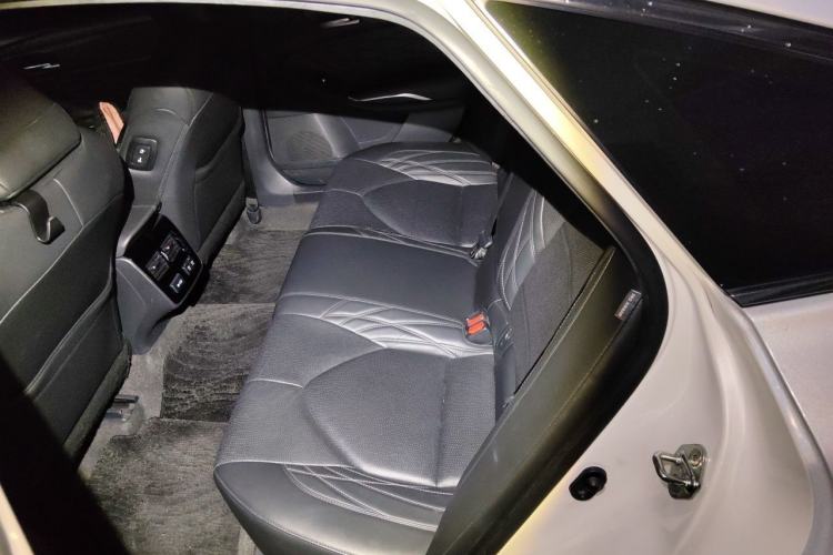 Used Toyota Avalon 2019 2.5L Touring Premium Version China VI Standard Left Rear Seat