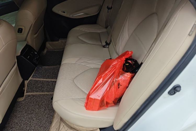 Used Toyota Avalon 2019 Dual-Engine 2.5L XLE Prestige Version China VI Standard Left Rear Seat