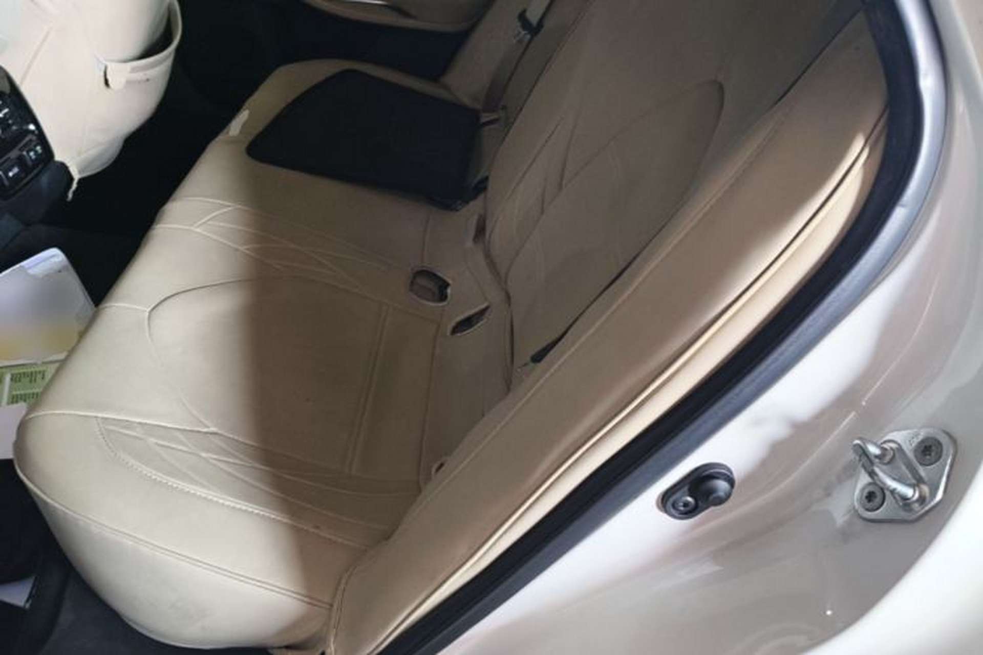 Used Toyota Avalon 2019 2.0L XLE Premium Edition China VI Left Rear Seat