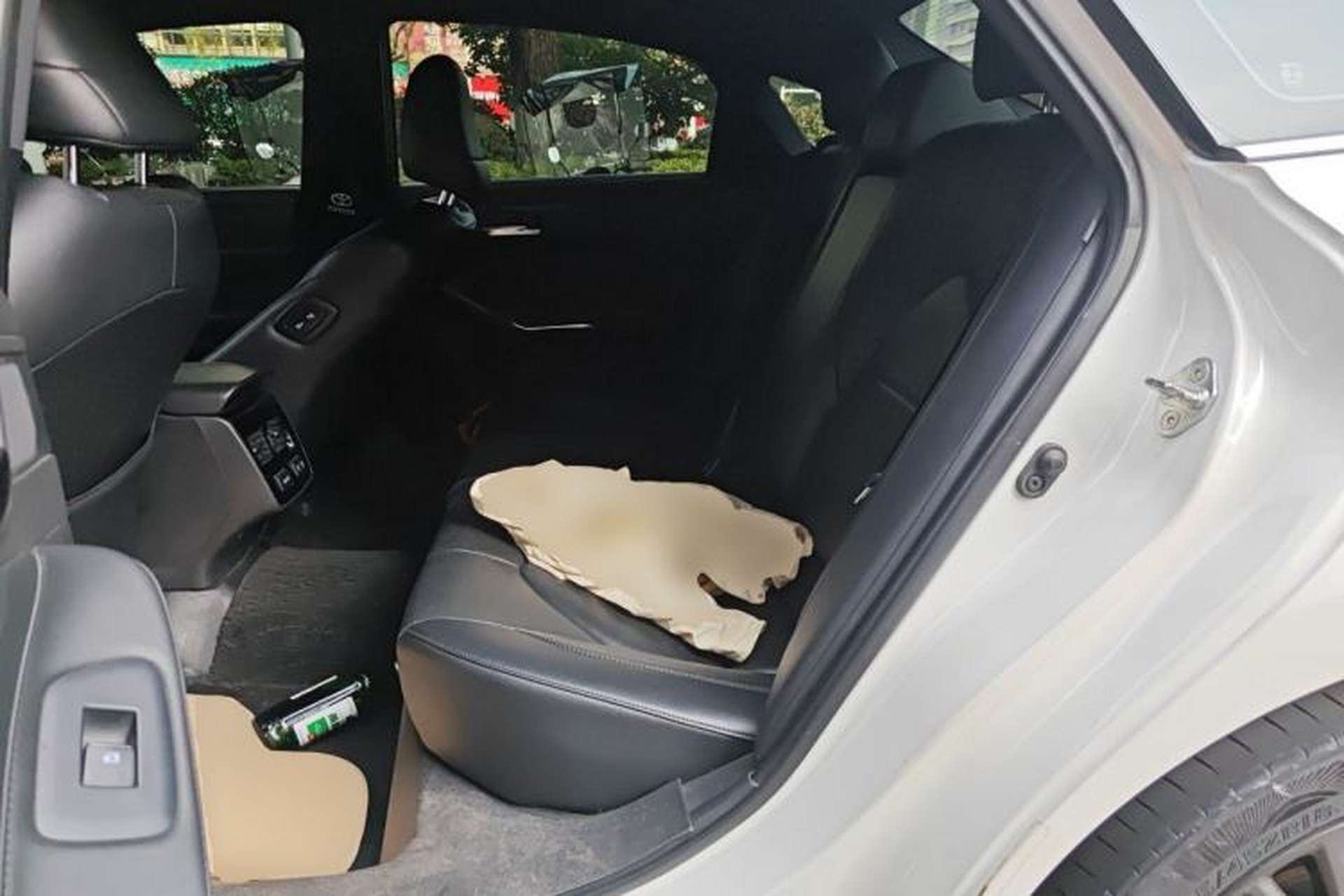 Used Toyota Avalon 2019 2.0L XLE Premium Edition China VI Left Rear Seat