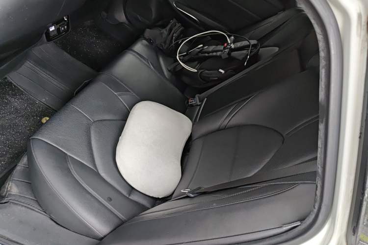 Used Toyota Avalon 2019 2.0L XLE Premium Edition China VI Left Rear Seat