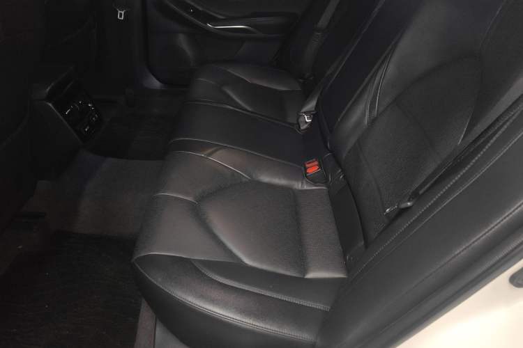 Used Toyota Avalon 2019 2.0L XLE Premium Edition China VI Left Rear Seat
