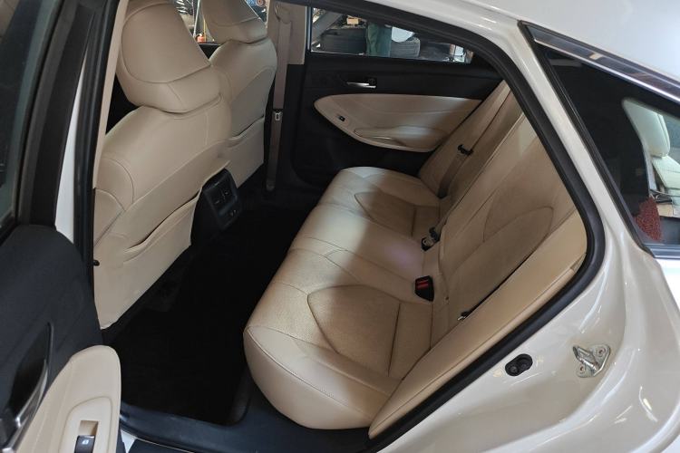 Used Toyota Avalon 2019 2.0L Luxury Edition China VI Standard Left Rear Seat