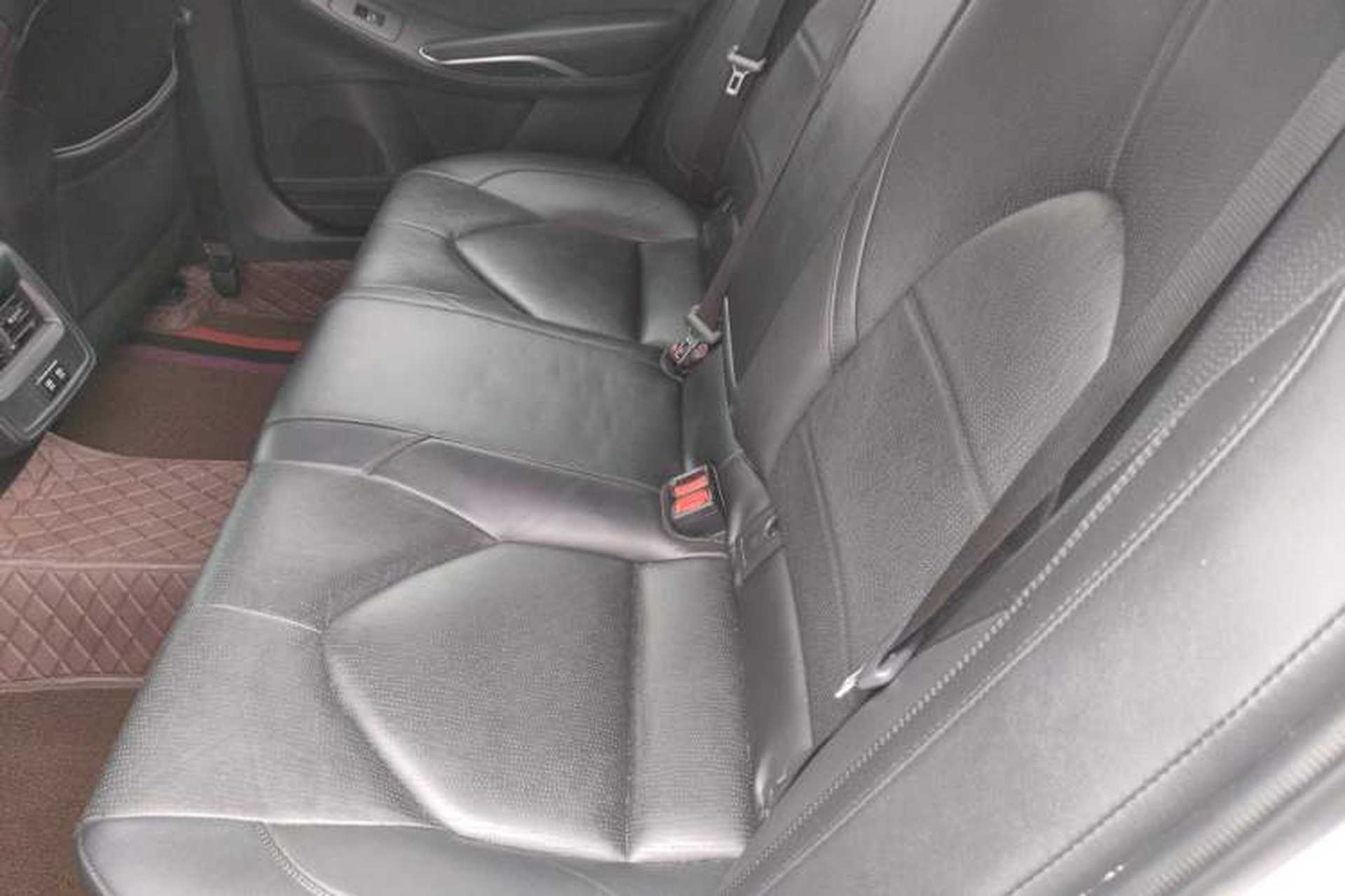Used Toyota Avalon 2019 2.0L Luxury Edition China VI Standard Left Rear Seat