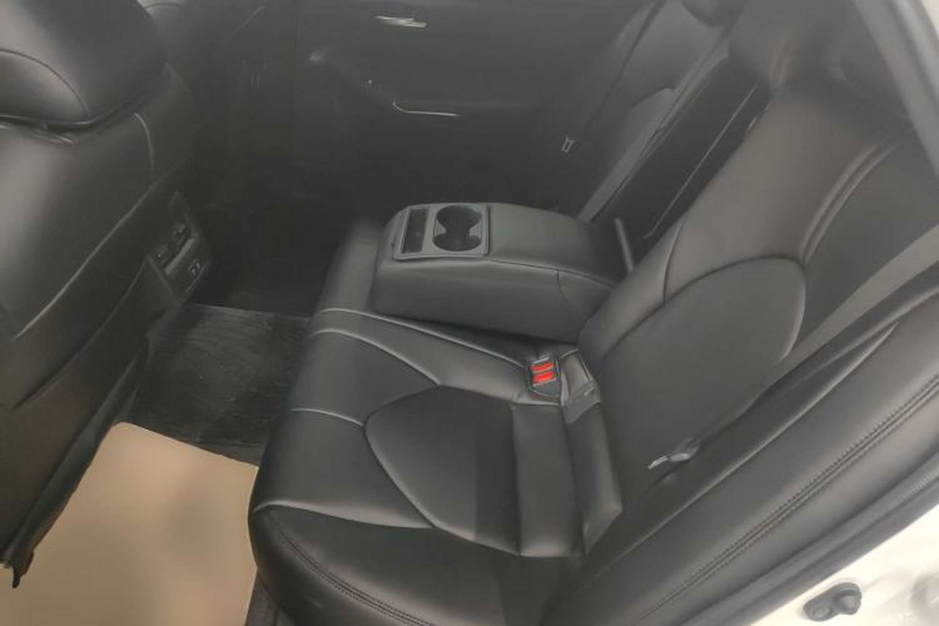 Used Toyota Avalon 2019 2.0L Ambition Edition China VI Left Rear Seat