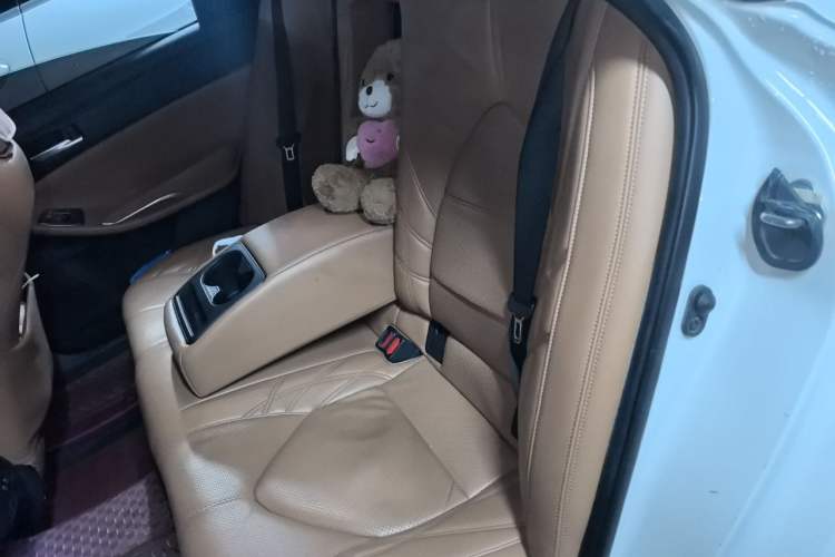 Used Toyota Avalon 2019 2.0L Ambition Edition China VI Left Rear Seat