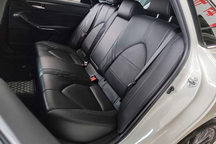 Used Toyota Avalon 2019 2.5L Touring Premium Version China VI Standard Left Rear Seat