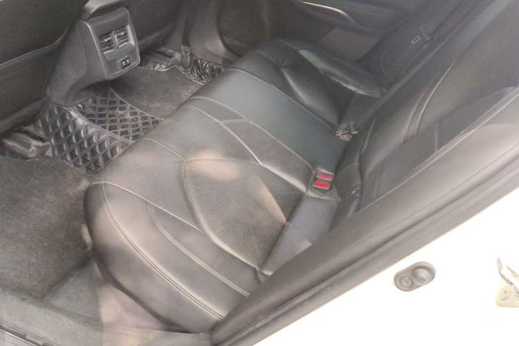 Used Toyota Avalon 2019 Dual-Engine 2.5L Luxury Edition China VI Standard Left Rear Seat
