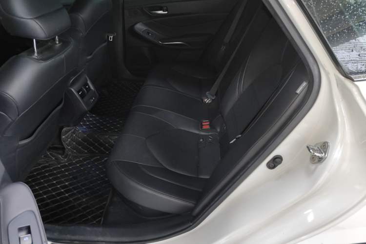 Used Toyota Avalon 2019 Dual-Engine 2.5L Luxury Edition China VI Standard Left Rear Seat