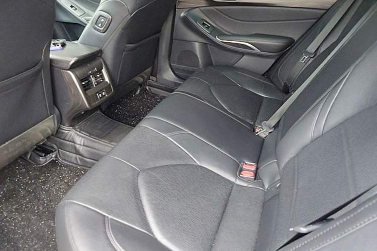 Used Toyota Avalon 2019 Dual-Engine 2.5L Luxury Edition China VI Standard Left Rear Seat