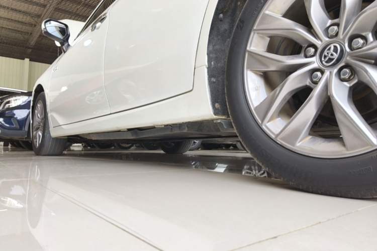 Used Toyota Avalon 2019 Dual-Engine 2.5L Luxury Edition China VI Standard Left Side Sill