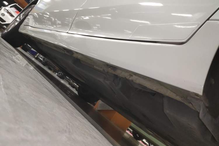 Used Toyota Avalon 2019 2.0L Ambition Edition China VI Left Side Sill