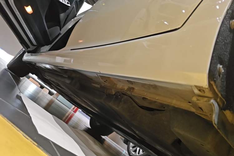 Used Toyota Avalon 2019 Dual-Engine 2.5L Luxury Edition China VI Standard Left Side Sill