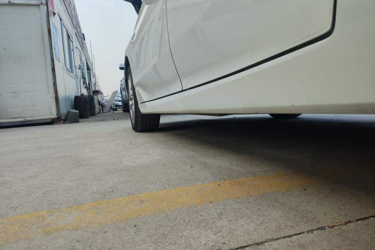 Used Toyota Avalon 2019 Dual-Engine 2.5L Luxury Edition China VI Standard Left Side Sill