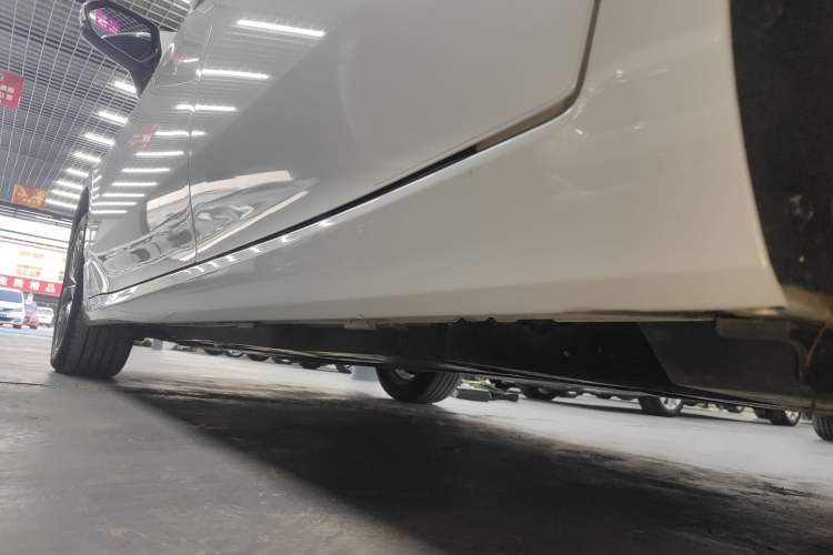 Used Toyota Avalon 2019 2.0L Ambition Edition China VI Left Side Sill