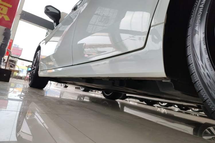 Used Toyota Avalon 2019 2.5L Touring Premium Version China VI Standard Left Side Sill