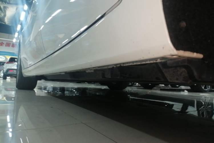 Used Toyota Avalon 2019 Dual-Engine 2.5L Luxury Edition China VI Standard Left Side Sill