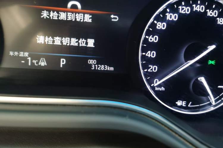 Used Toyota Avalon 2019 Dual-Engine 2.5L XLE Prestige Version China VI Standard Odometer Close Up