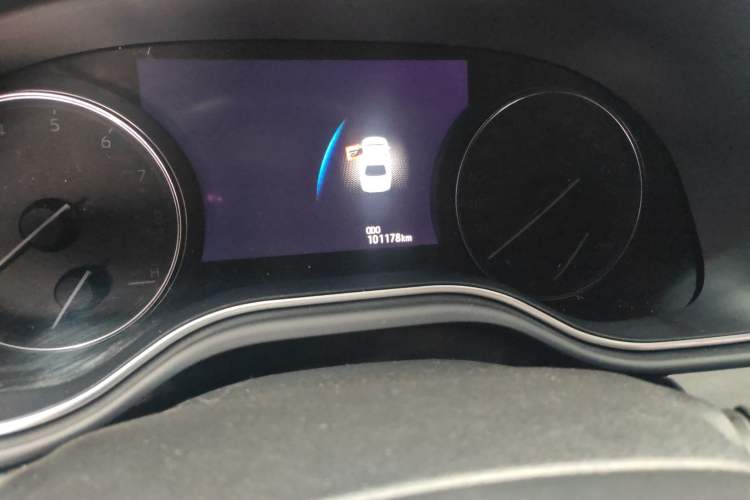 Used Toyota Avalon 2019 2.0L XLE Premium Edition China VI Odometer Close Up