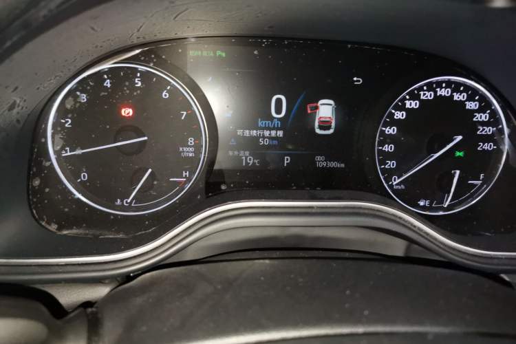 Used Toyota Avalon 2019 2.0L XLE Premium Edition China VI Odometer Close Up