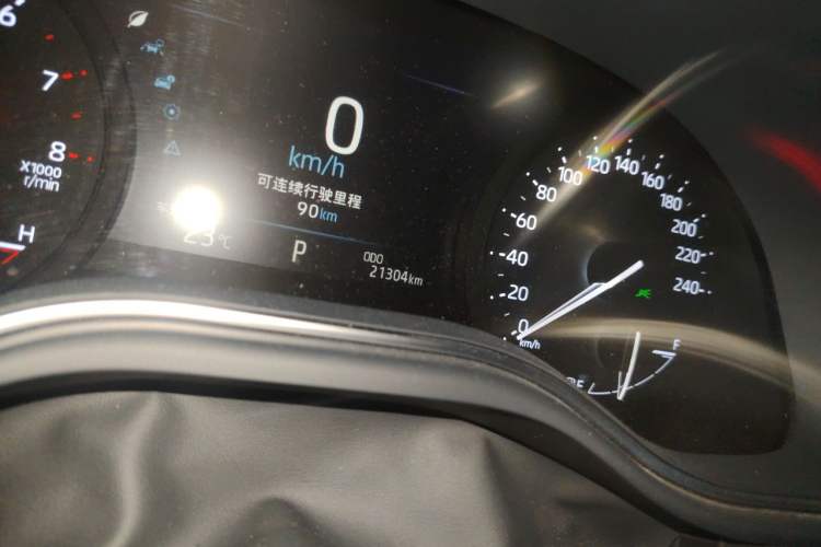 Used Toyota Avalon 2019 2.0L Ambition Edition China VI Odometer Close Up