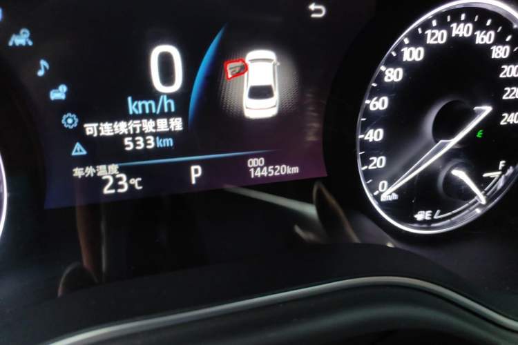 Used Toyota Avalon 2019 2.0L XLE Premium Edition China VI Odometer Close Up