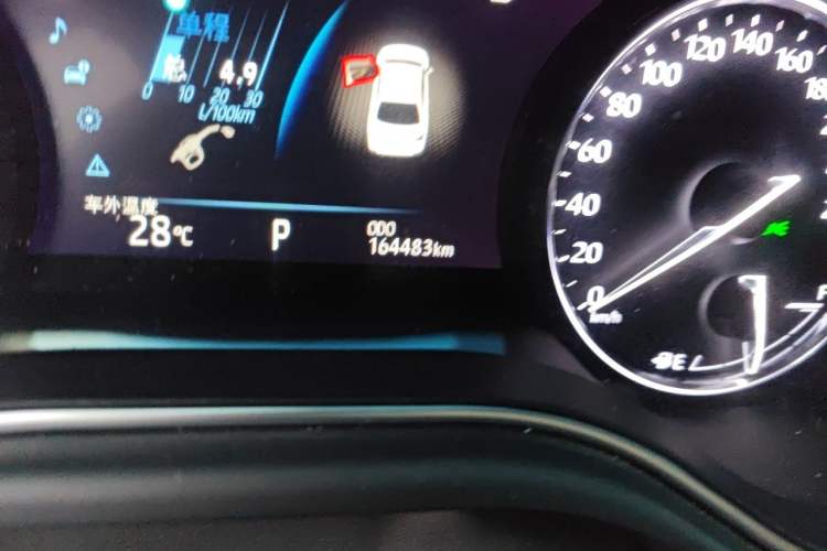 Used Toyota Avalon 2019 Dual-Engine 2.5L XLE Prestige Version China VI Standard Odometer Close Up