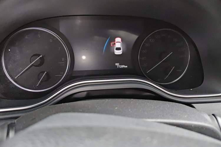 Used Toyota Avalon 2019 2.0L XLE Premium Edition China VI Odometer Close Up