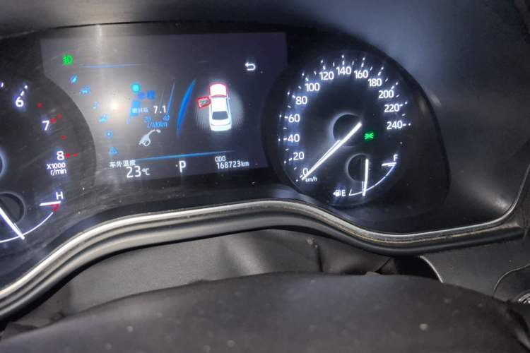 Used Toyota Avalon 2019 2.0L Ambition Edition China VI Odometer Close Up