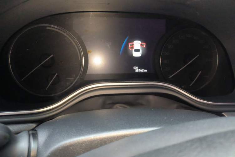 Used Toyota Avalon 2019 Dual-Engine 2.5L Luxury Edition China VI Standard Odometer Close Up