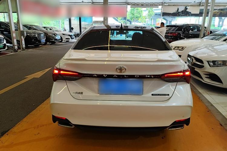 Used Toyota Avalon 2019 2.5L Touring Premium Version China VI Standard Rear