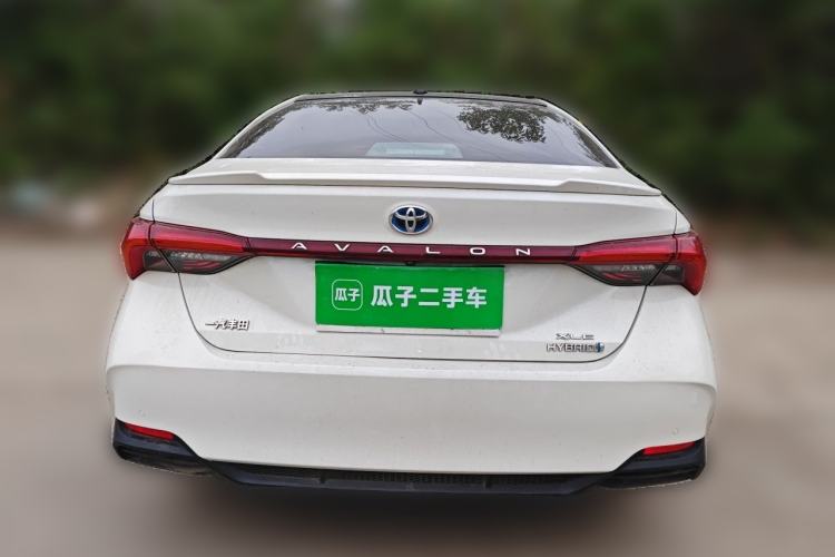 Used Toyota Avalon 2019 Dual-Engine 2.5L XLE Prestige Version China VI Standard Rear